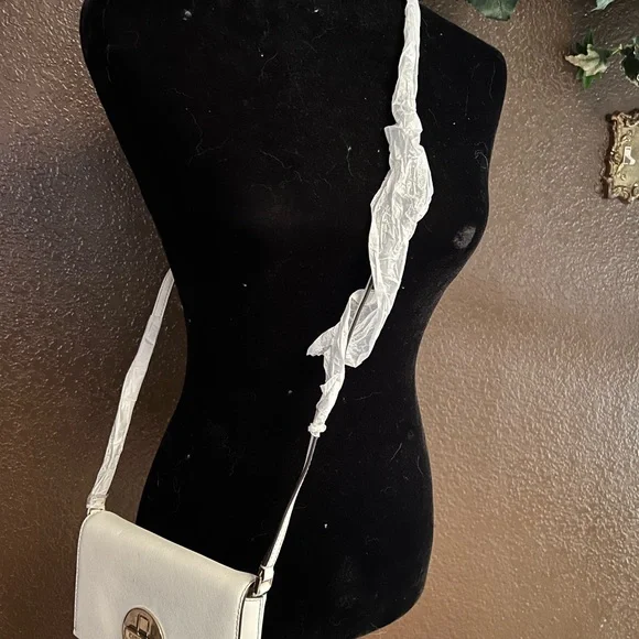 Kate Spade Ivory Newbury Lane Sally Crossbody with Gold Accent - NWOT - Picture 8 of 15